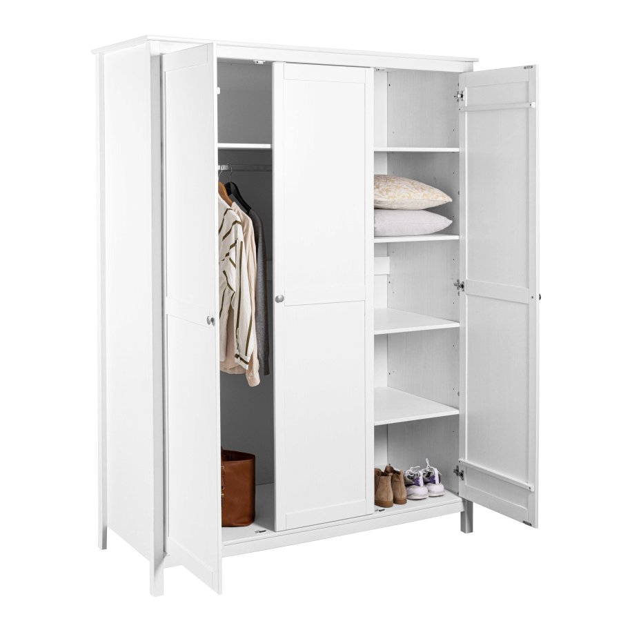 NORDIC LIVING COLLECTION  Garderob i massiv furu med 3 d�rrar, vitlackerad, totalm�tt 155 x 60 x 210 cm.