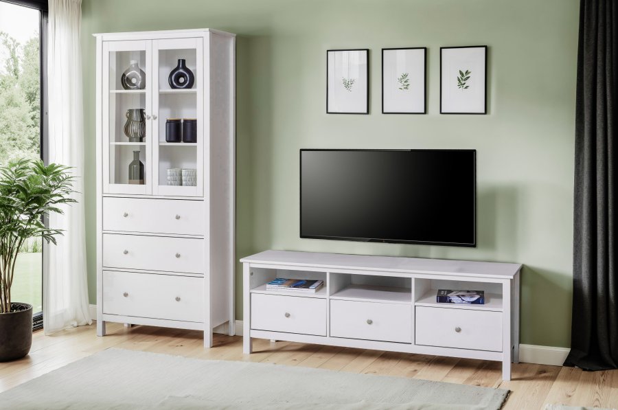 NORDIC LIVING COLLECTION  TV-sk�p i massiv furu med 3 l�dor och 3 hyllplan, vitlackerad. Totalm�tt: 160 x 45 x 57 cm.