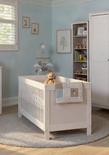 NORDIC LIVING COLLECTION Baila vit barns�ng med h�jdjusterbar ribbotten (3 niv�er), fallskydd och 3 avtagbara f�rl�ngningsst�nger
