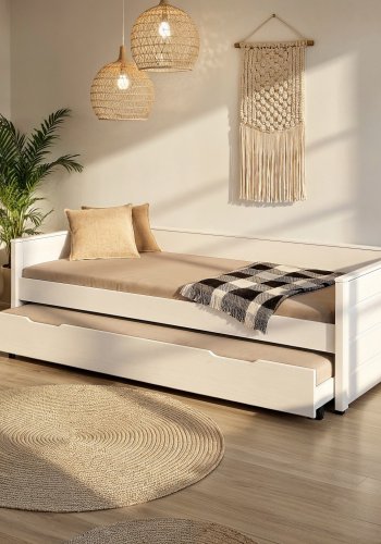 NORDIC LIVING COLLECTION Funktionell s&auml;ng i massivt tr&auml; 
