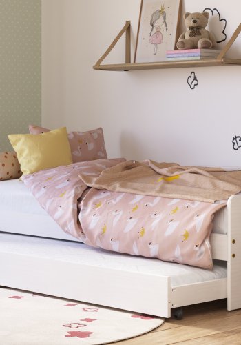 NORDIC LIVING COLLECTION Funktionss&auml;ng LEONIE '23 90x200 cm tillverkad av massivt tr&auml; i vitlack med ribbotten i massivt tr&auml; och extra sovyta