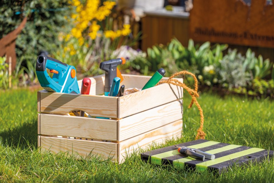 NORDIC LIVING COLLECTION Stapelbar l�da av massivt tr&auml;