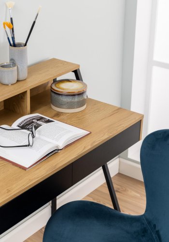 ACT NORDIC Reece Schreibtisch, mit 3 Fächern und 2 Schubladen – natürliches/schwarzes Melamin und schwarzes Metall (100x50)