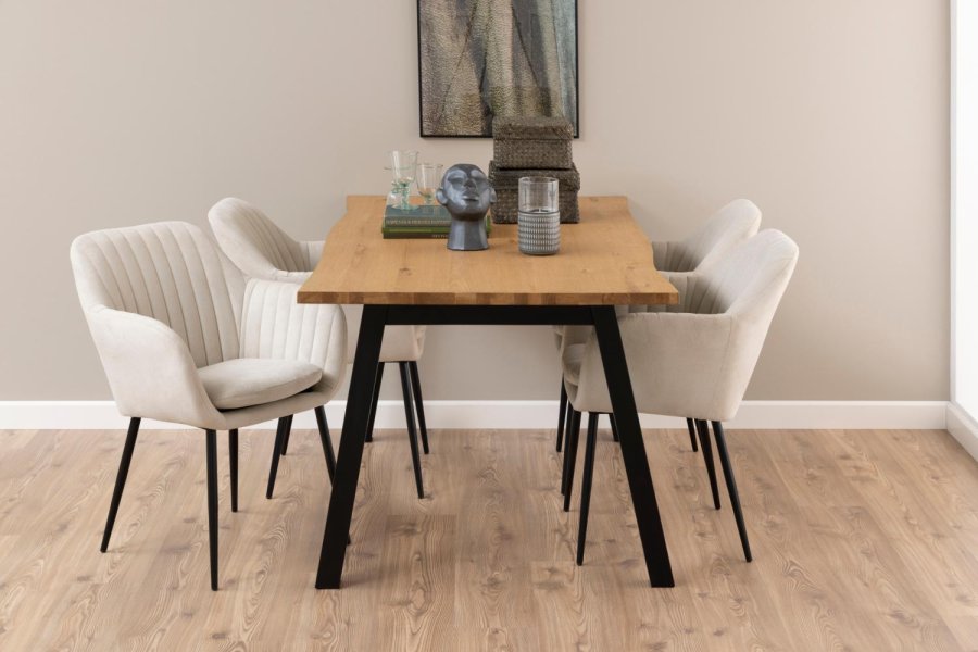 ACT NORDIC Emilia Esszimmerstuhl, mit Armlehnen – Sandstoff und schwarzes Metall