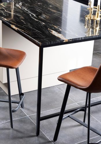 ACT NORDIC I_Oregon Thekenstuhl, mit Rückenlehne und Fußstütze - Cognac Retro PU Schwarz Metall