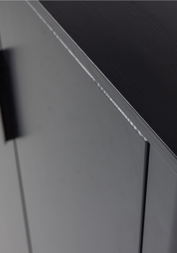 WOOOD Gunnar skap med 2 d�rer, furu, matt svart [Fsc]