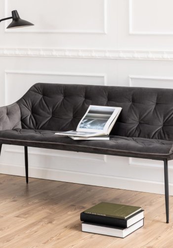 ACT NORDIC Brooke Sofabank, mit Armlehnen – dunkelgrauer Stoff und schwarzes Metall (167x57)