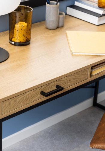 ACT NORDIC Seaford skrivbord, w. 1 fack och 1 lda - naturlig vild ek melamin och svart metall (140x58)