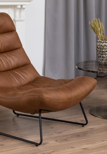 ACT NORDIC Milford Loungesessel - Cognacfarbener Stoff und schwarzes Metall