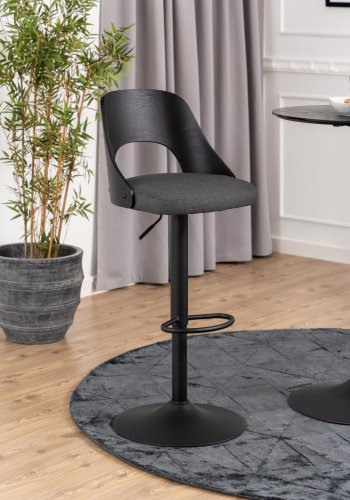 ACT NORDIC Lucy Barhocker, mit Rückenlehne, Fußstütze, Drehfunktion – dunkelgrauer Stoff und schwarzes Eichenfurnier/Metall
