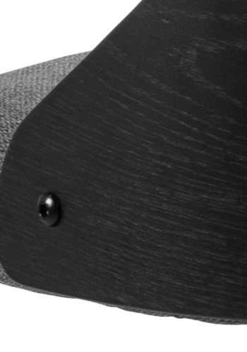 ACT NORDIC Lucy Barhocker, mit Rückenlehne, Fußstütze, Drehfunktion – dunkelgrauer Stoff und schwarzes Eichenfurnier/Metall