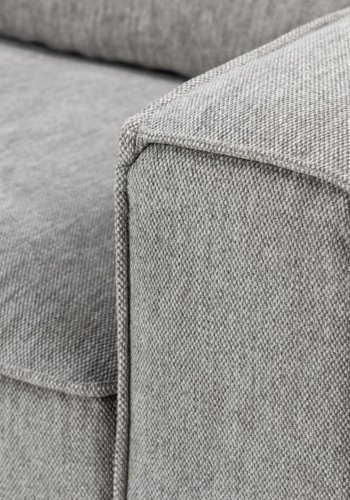 SOFAKONSEPT Cilla hjrnesofa, med venstre hvilemodul og 5 puter - lysegrt stoff og svart polypropylen