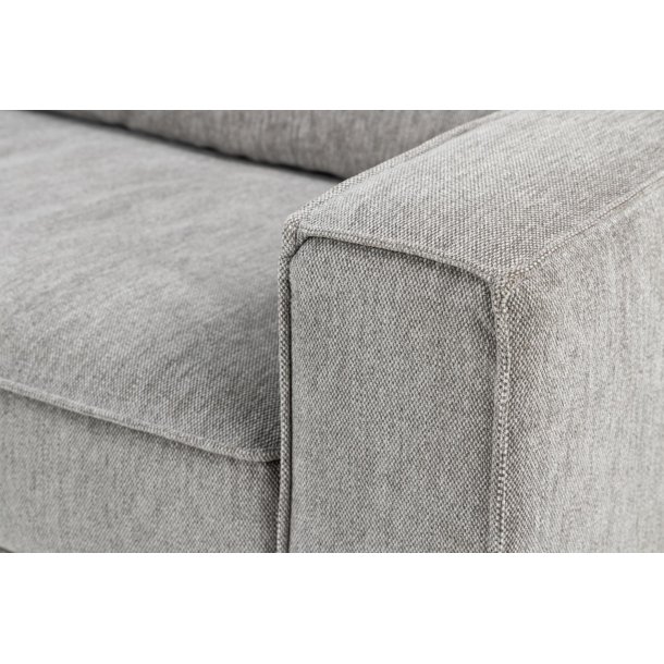 SOFAKONCEPT Cilla hjrnesofa, m. venstre hvilemodul og 5 puder - lysegr stof og sort polypropylen