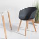 NORDLYS Alborg spisebordsstol, med armlener - sort polypropylen og naturlig tre