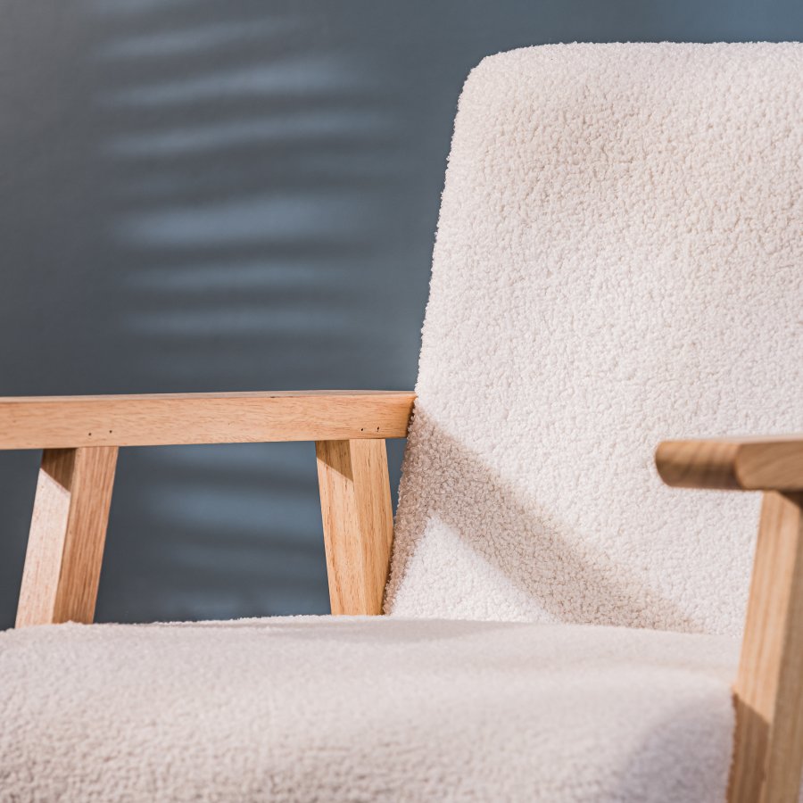 NORDLYS Louis loungestol, m. armln - hvid stof og natur bg