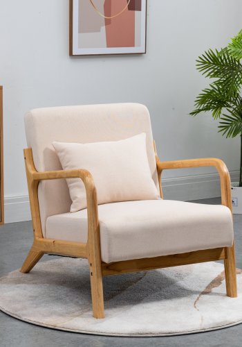 NORDLYS Ohama Loungesessel mit Armlehnen – beiger Stoff und natürliches Kautschukholz