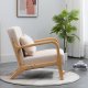 NORDLYS Ohama Loungesessel mit Armlehnen – beiger Stoff und natürliches Kautschukholz