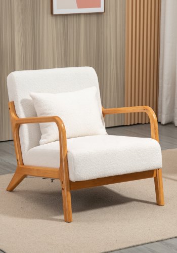 NORDLYS Ohama Loungesessel mit Armlehnen – weißer Stoff und natürliches Kautschukholz