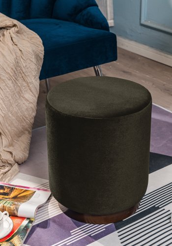 NORDLYS Soka Pouf, rund – brauner Samt und braunes Holz (35)