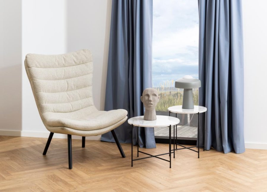 ACT NORDIC Grafton Sessel - cremefarbener Stoff und schwarzes Gummibaumholz