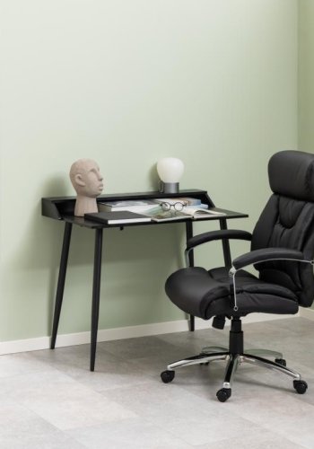 ACT NORDIC Benson Schreibtischstuhl, mit Armlehnen, Rollen, Dreh- und Kippfunktion – schwarzes PU und Chromstahl