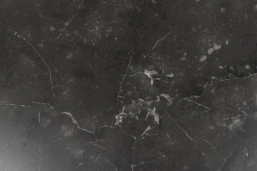 ACT NORDIC Spiro Couchtisch, rund – schwarzes Melamin mit Marmormuster und schwarzer Stahl (80)