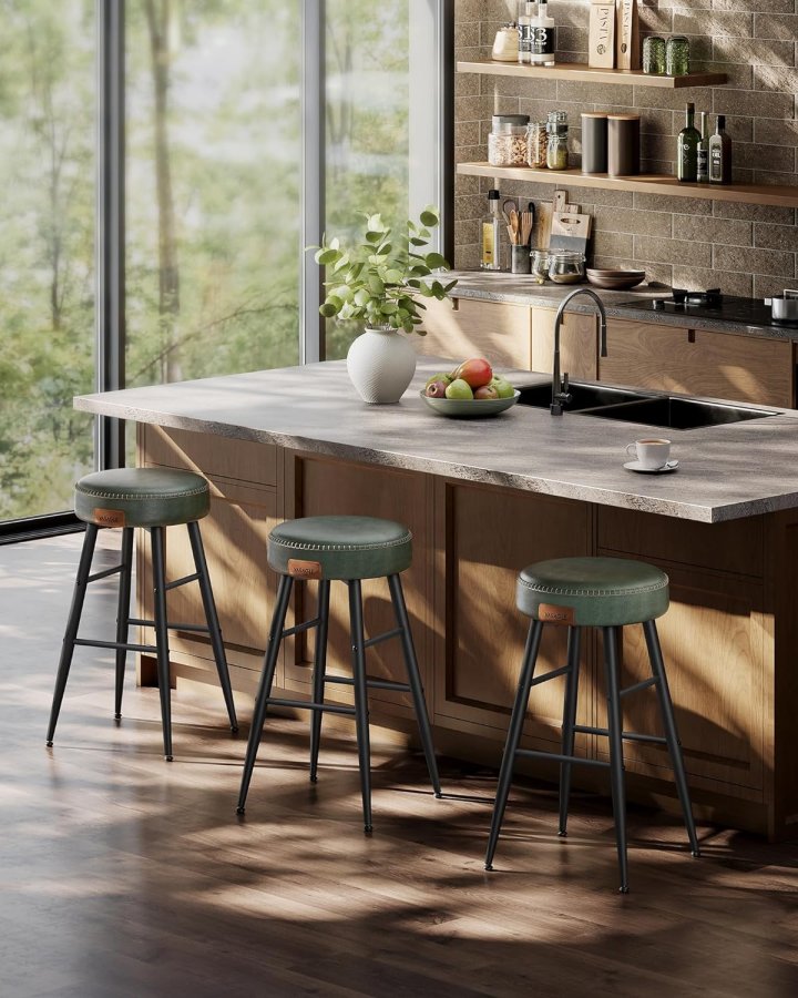 VASAGLE barkrakk, med fotsttte - skoggrnt syntetisk skinn og svart stl (sett med 2)