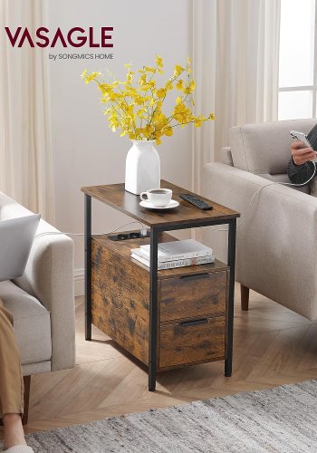 VASAGLE sidebord, m. stikkontakt og 2 skuffer - rustikk brun sponplate og sort stl (60x35)