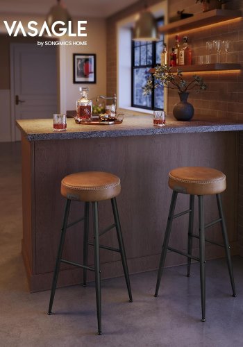 VASAGLE Barhocker mit Fußstütze – karamellbraunes Kunstleder und Stahl (2er-Set)
