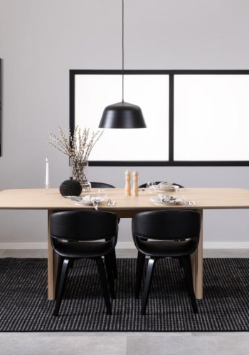 ACT NORDIC Nova Esszimmerstuhl, mit Armlehnen – schwarzes PU und schwarzes Eichenfurnier