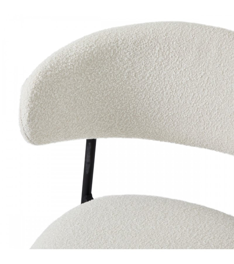 Barhocker Diana mit Rückenlehne und Fußstütze – weißer Bouclé-Stoff und schwarzes Metall