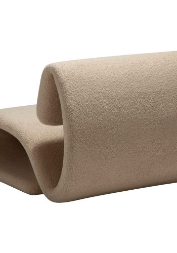 DANFORM Dubna Loungesessel - matt mandelfarbener RPES Bouclé-Stoff mit Glitzer