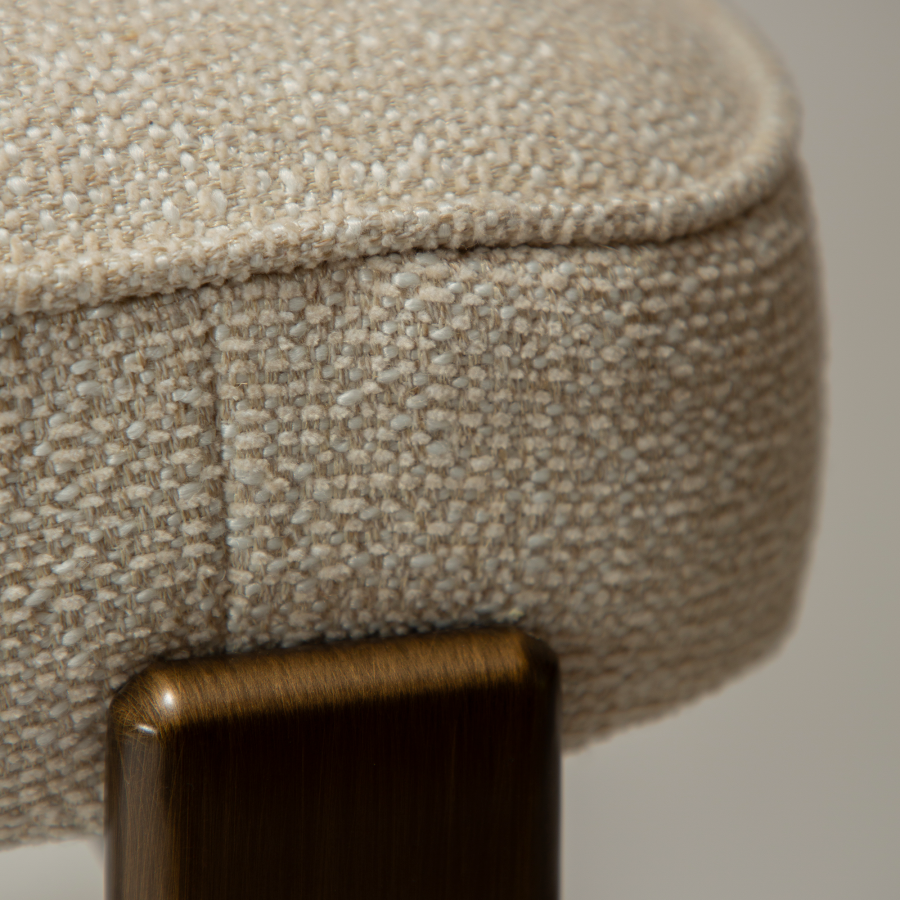 DAN-FORM Duct spisebordsstol - beige boucl� stof og antik messing metal