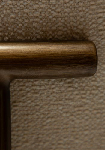 DAN-FORM Duct spisebordsstol - beige boucl� stof og antik messing metal