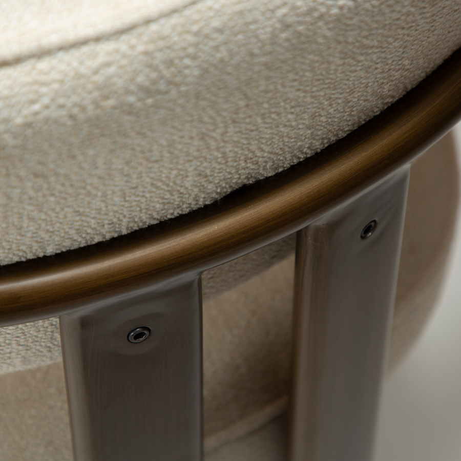 DAN-FORM Duct spisebordsstol - beige boucl� stof og antik messing metal