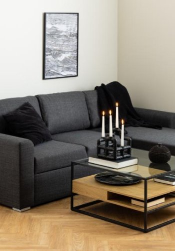 ACT NORDIC Randolf Couchtisch, mit 2 Ablagen - Klarglas, Melamin Wildeiche natur, mattschwarzer Stahl (80x80)