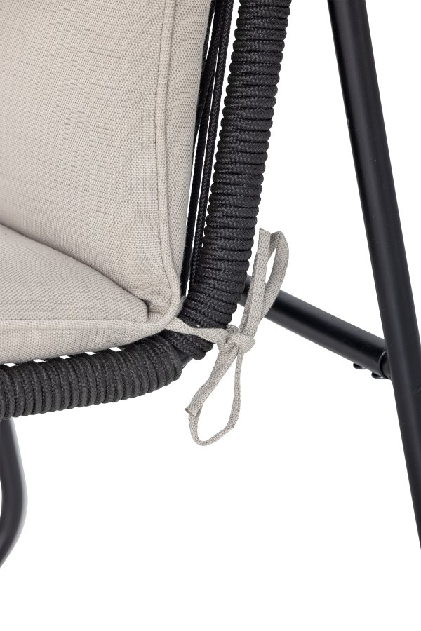 BLOOMINGVILLE Hampton Outdoor-Loungesessel, mit Armlehnen, Kissen – Akazienholz und schwarze geflochtene Kordel/Metall