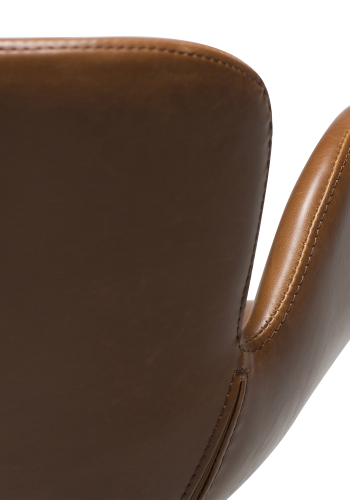 DAN-FORM GAIA Lenestol Vintage lys brunt kunstskinn med svarte ben