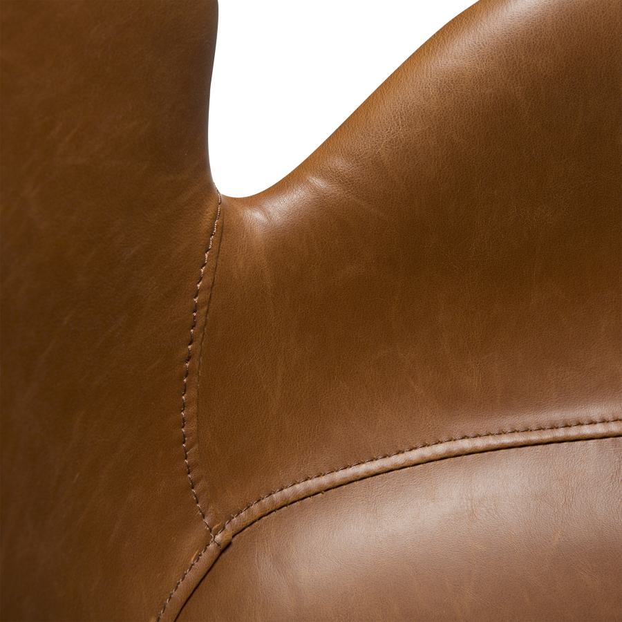 DAN-FORM GAIA Lenestol Vintage lys brunt kunstskinn med svarte ben