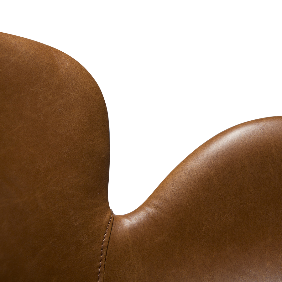 DAN-FORM GAIA Lenestol Vintage lys brunt kunstskinn med svarte ben