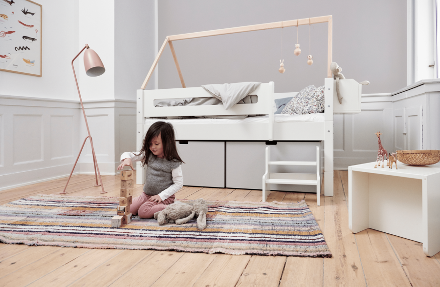 Manis-H Nanna Enkels�ng med designsk�nk och h�ga l�dor - 200 cm - 90x200