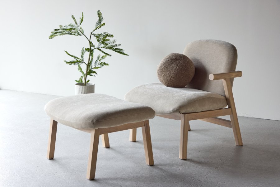 VENTURE HOME Rile lenestol + fotskammel - Hvitkalket/Beige