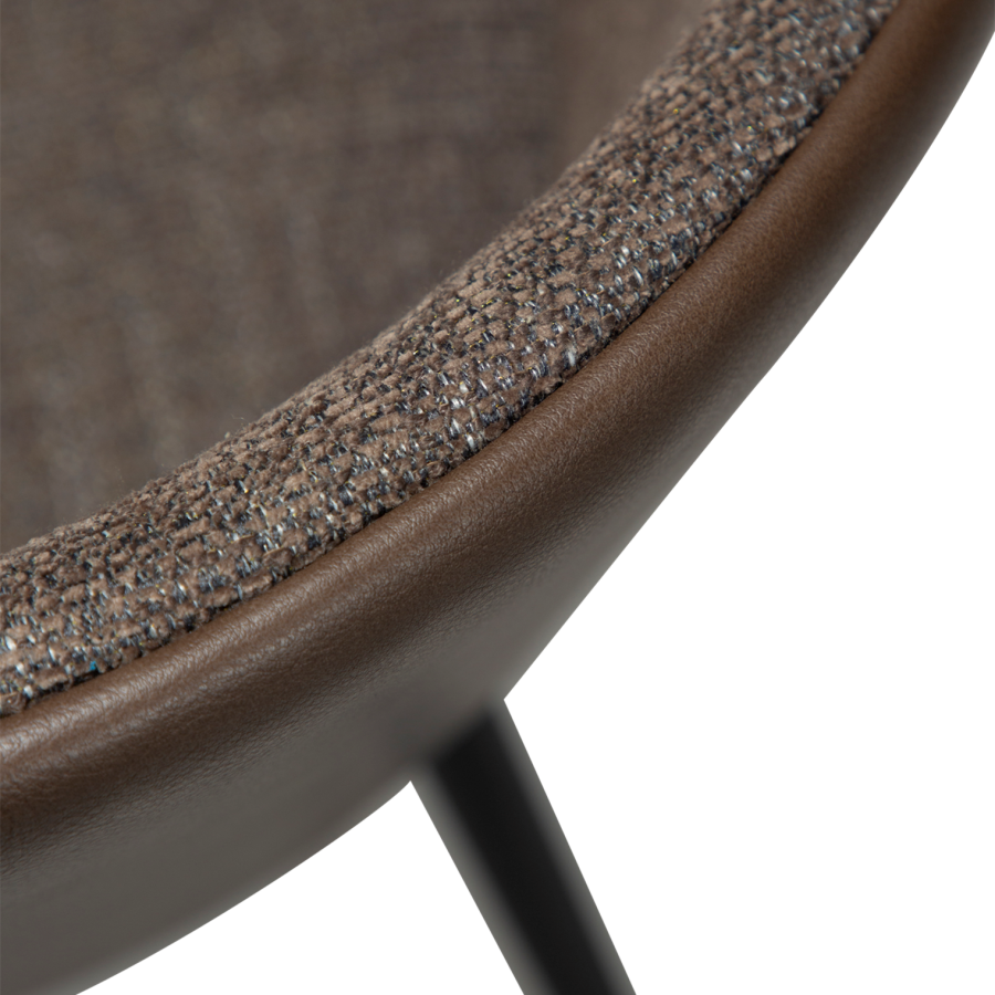 DANFORM Hey Sessel, mit Armlehnen - Major brauner Bouclé-Stoff/Kunstleder und schwarzer Stahl