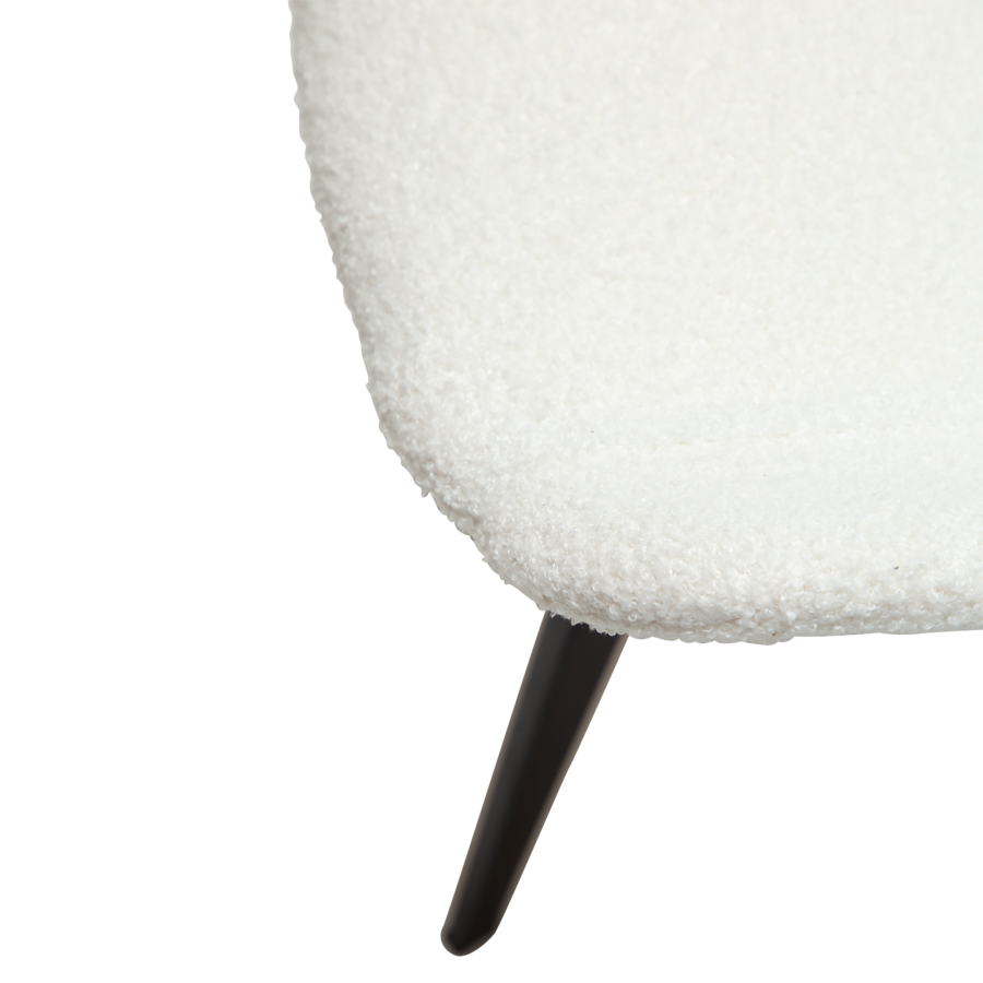 DAN-FORM Hype spisebordstol - hvit/beige RPES bouclé stoff og sort stl