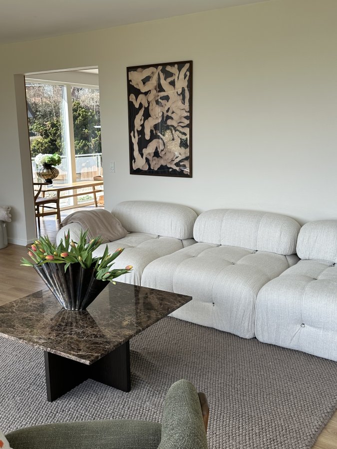 NORDV�RK Bubble L1-O1-1R 3-Personen-Sofa - cremefarbenes Bouclette-Polyester und mattschwarzer Kunststoff