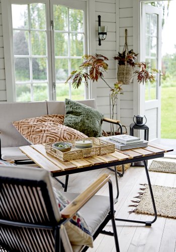 BLOOMINGVILLE Hampton Outdoor-Loungesessel, mit Armlehnen, Kissen – Akazienholz und schwarze geflochtene Kordel/Metall