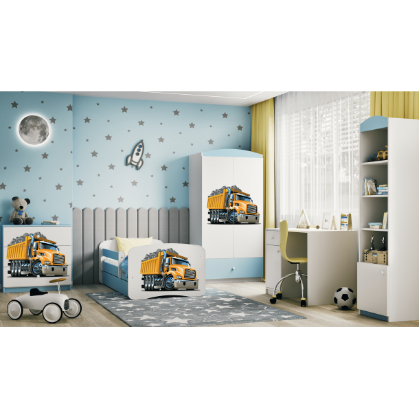 Babydreams juniorseng med lastbil, m. madras, sengehest, skuffe - hvid og bl laminat (140x70)