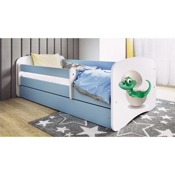 Babydreams juniorseng med lille dino, m. madras, sengehest, skuffe - hvid og bl laminat (140x70)