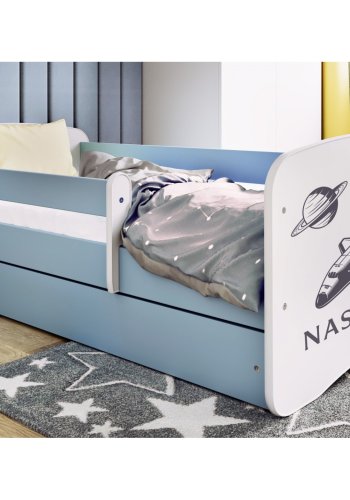 KOCOT KIDS Bett babydreams blue nasa mit Schublade mit Matratze 180/80