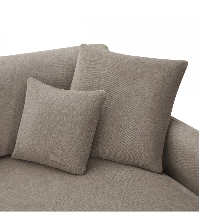 Maggie sofa, med venstre sjeselong og 4 pynteputer - brunt stoff og sort metall